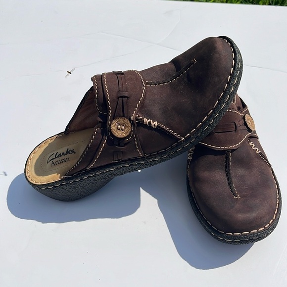 Clarks-8.5-Artisan brown leather slip on clogs mules button detail on the front. - Picture 1 of 8